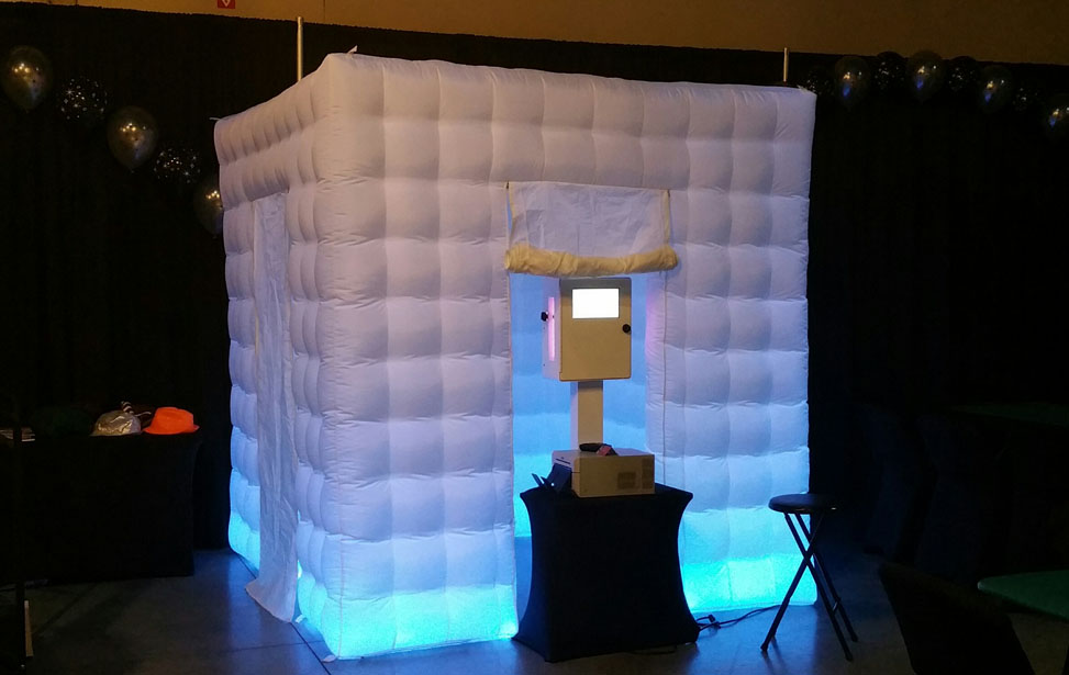 Music Mania Entertainment  (661) 618-6455 offers Photo Booth to set the mood of your party. Serving Brentwood, San Fernando Valley, Antelope Valley, Los Angeles.