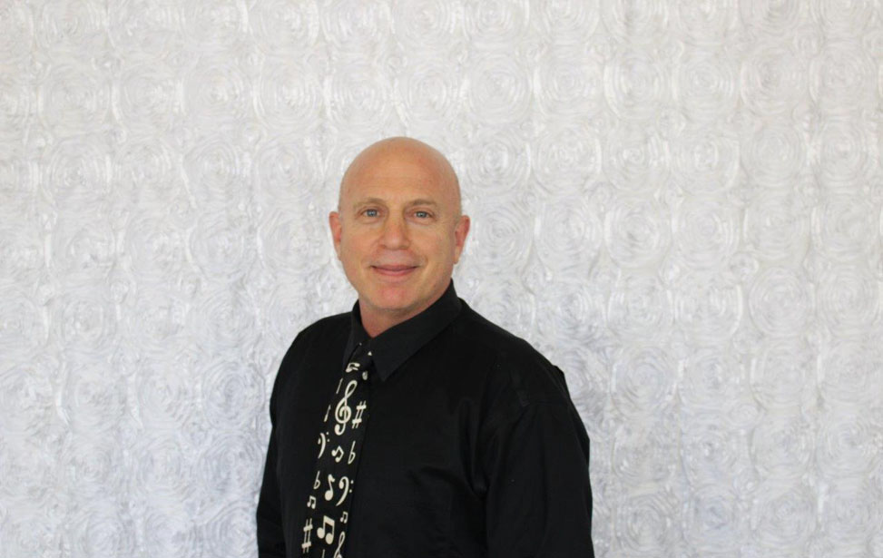 Music Mania Entertainment  (661) 618-6455 offers DJ, Master of Ceremony Services. Serving Brentwood, San Fernando Valley, Antelope Valley, Los Angeles.