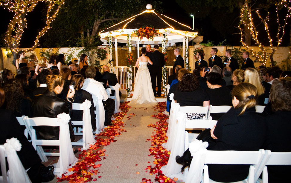 Music Mania Entertainment  (661) 618-6455 offers Wedding and Corporate Events. Serving Brentwood, San Fernando Valley, Antelope Valley, Los Angeles.